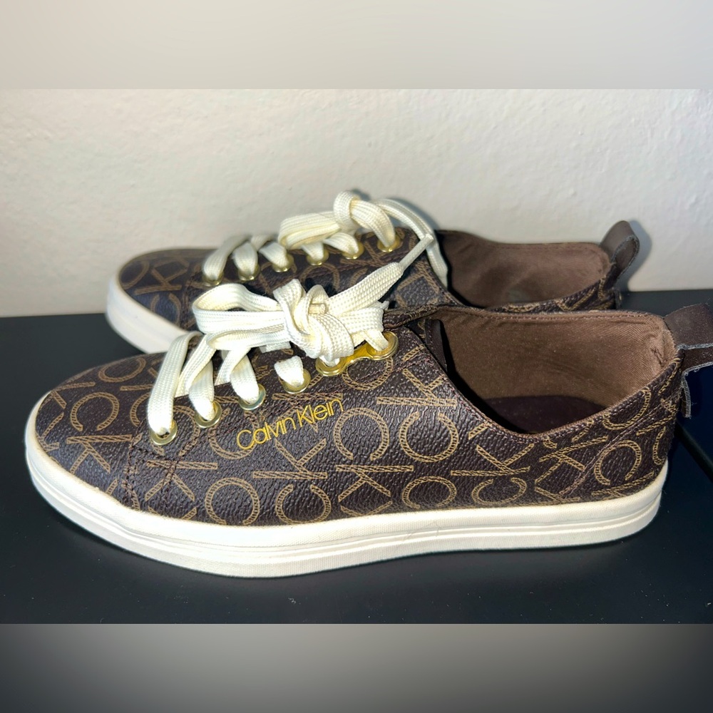 Michael Kors Sneaker Size 6 Brown